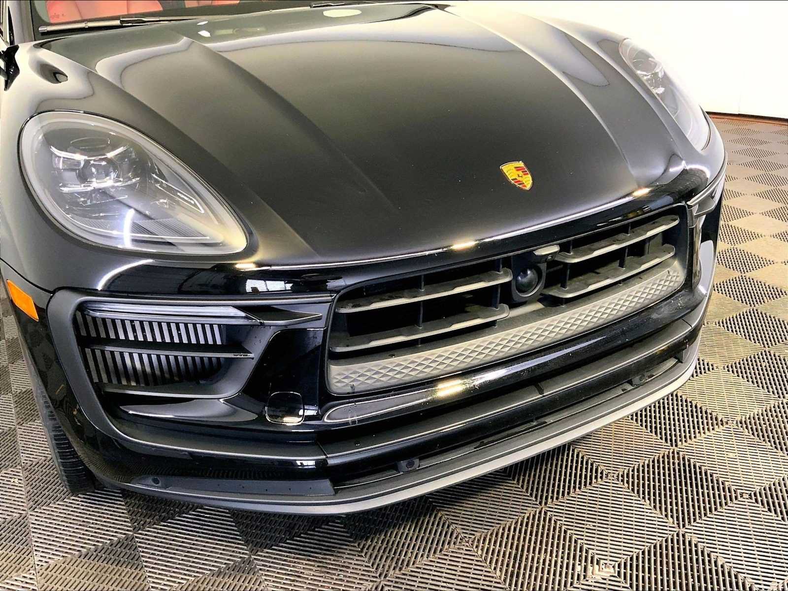 Certified 2023 Porsche Macan S AWD/4WD image 34
