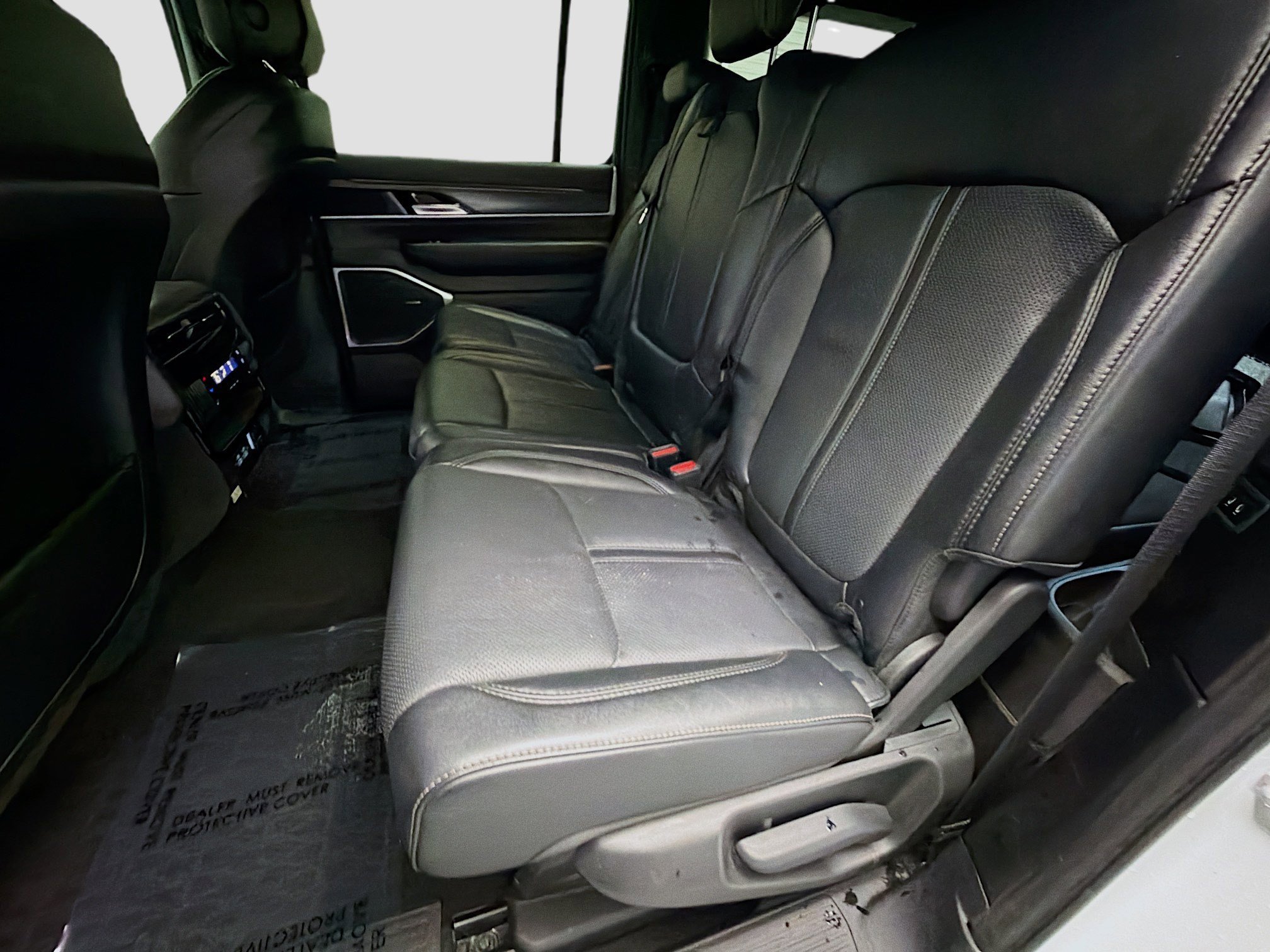 Used 2024 Jeep Wagoneer L Series III w/ Flexible Seating Group AWD/4WD image 13