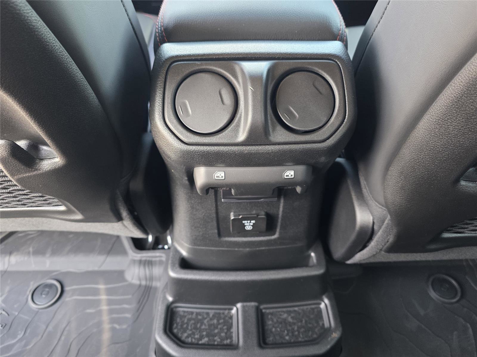 New 2026 Jeep Wrangler Unlimited Rubicon w/ Xtreme 35 Tire Package image 32