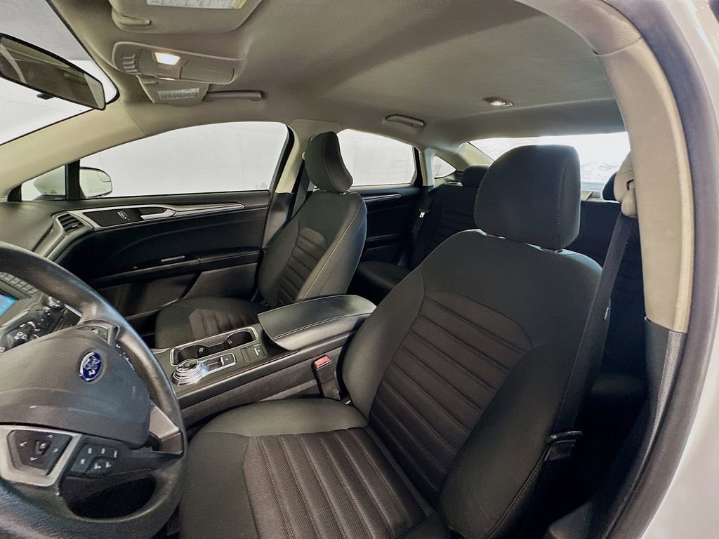 Used 2017 Ford Fusion SE image 19