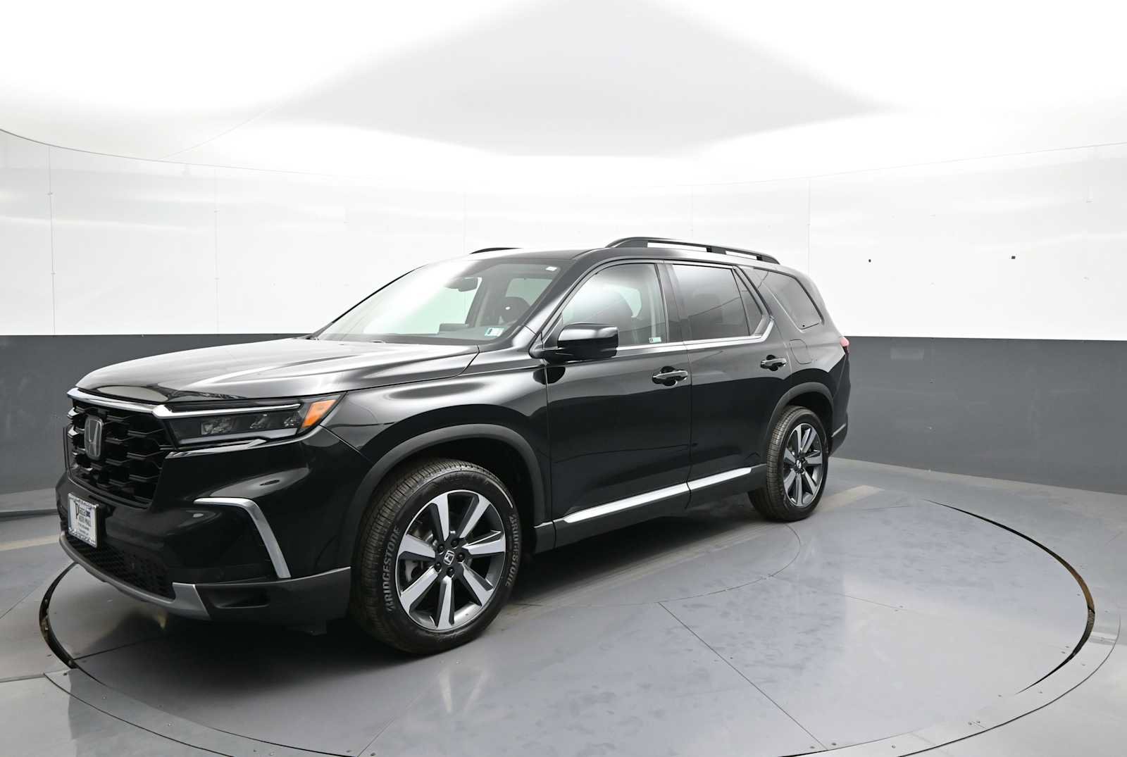 Certified 2025 Honda Pilot Touring image 10