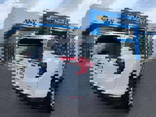 Used 2024 GMC Terrain SLE image 2