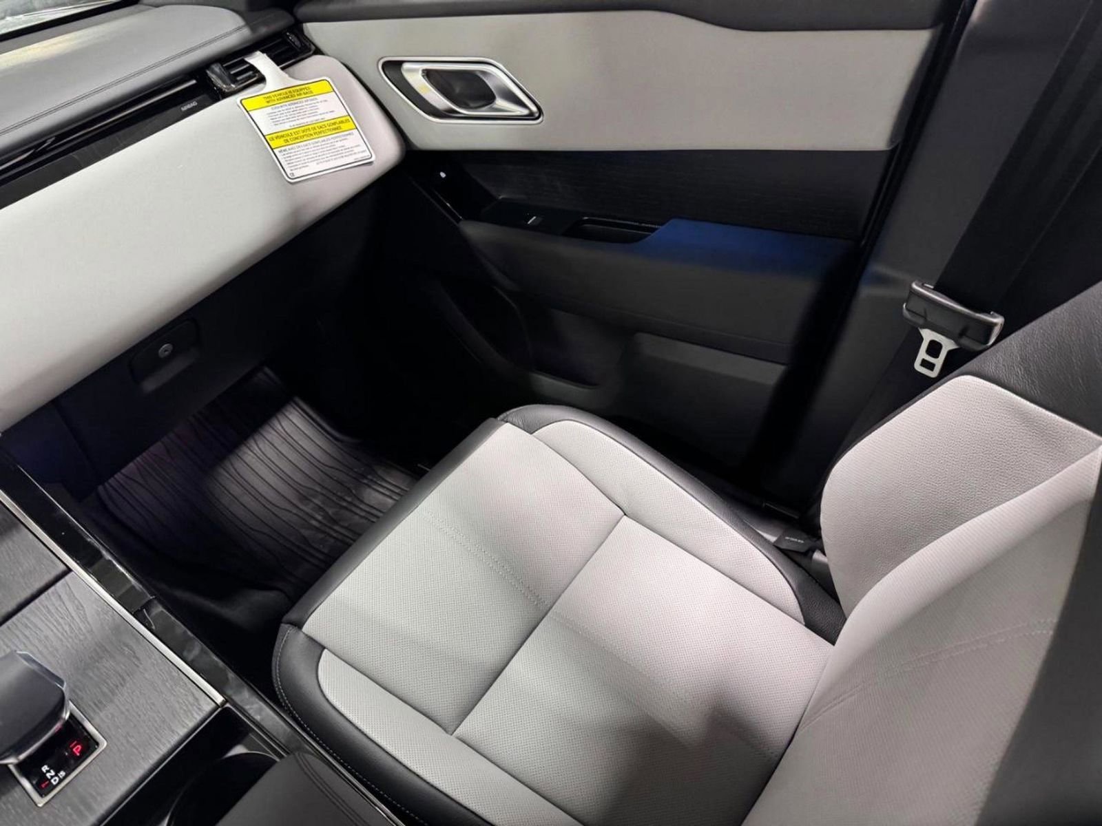 New 2026 Land Rover Range Rover Velar Dynamic SE image 16