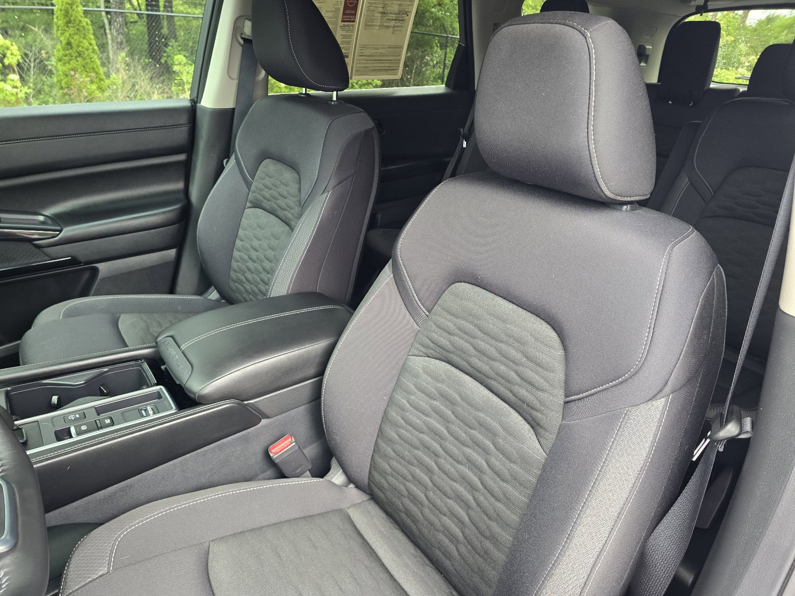 Used 2025 Nissan Pathfinder SV w/ SV Premium Package FWD image 13