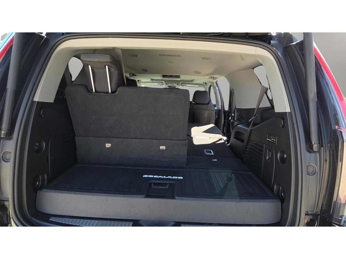 Used 2020 Cadillac Escalade Luxury image 14