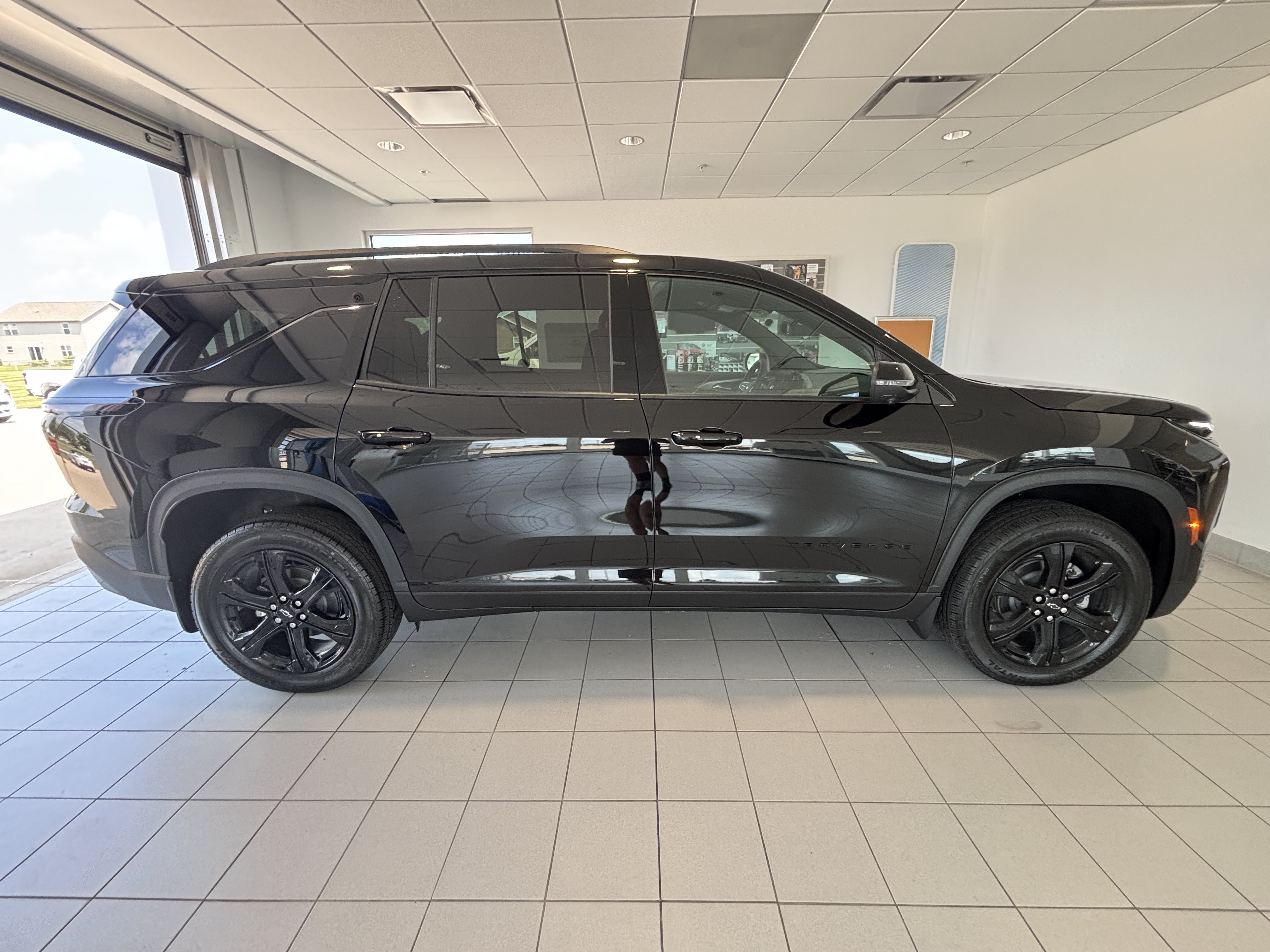 New 2027 Chevrolet Traverse LT w/ Midnight/Sport Edition FWD image 6