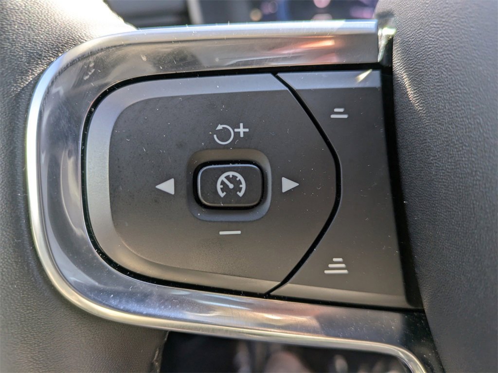 Certified 2025 Volvo XC40 B5 Plus image 26