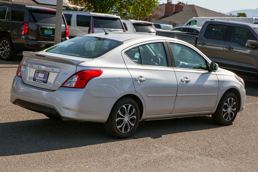 Used 2017 Nissan Versa SV FWD image 5