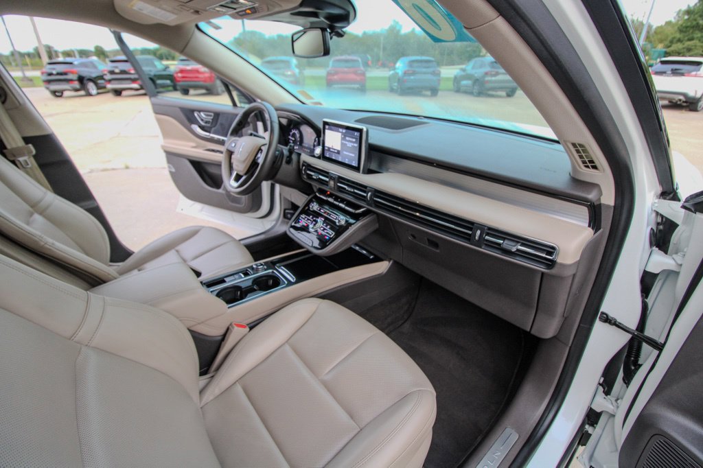 Used 2020 Lincoln Corsair AWD w/ Equipment Group 101A image 16