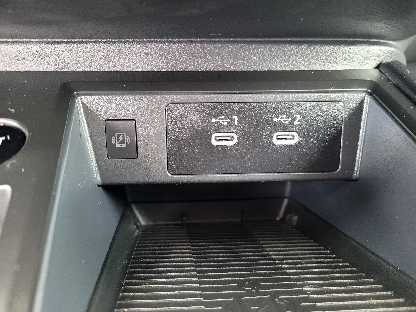 Used 2025 Nissan Kicks SR FWD image 25