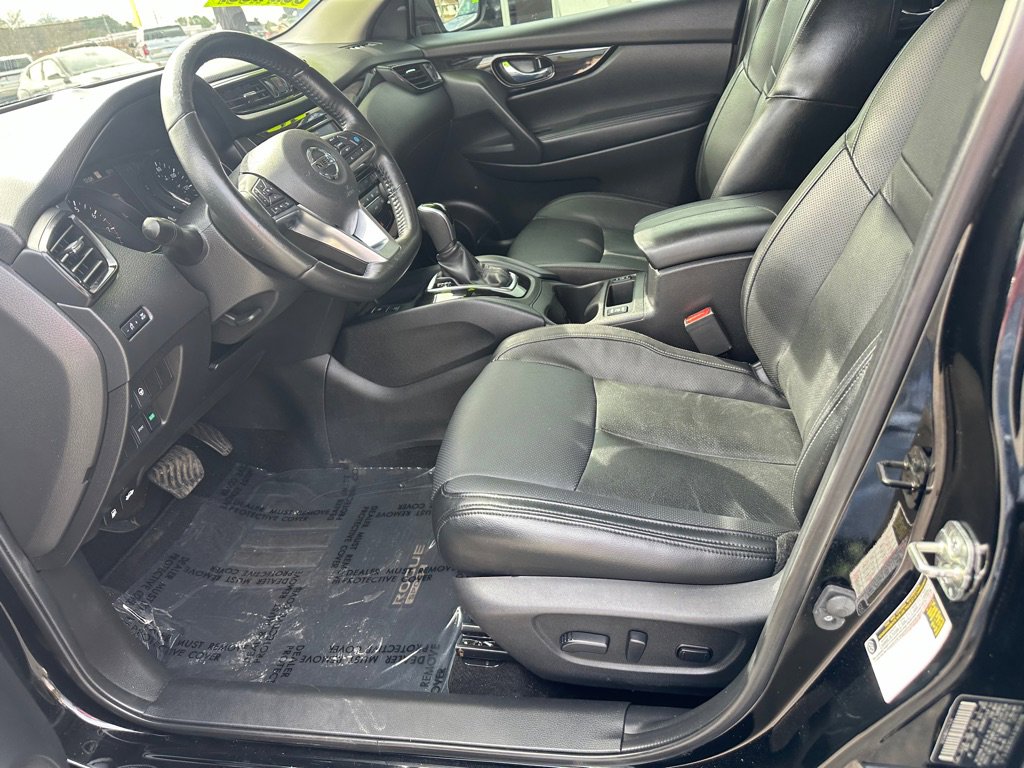 Used 2022 Nissan Rogue Sport SL w/ Premium Package image 11