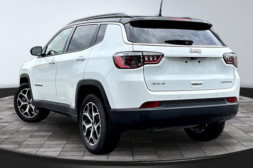 Used 2025 Jeep Compass Limited AWD/4WD image 4