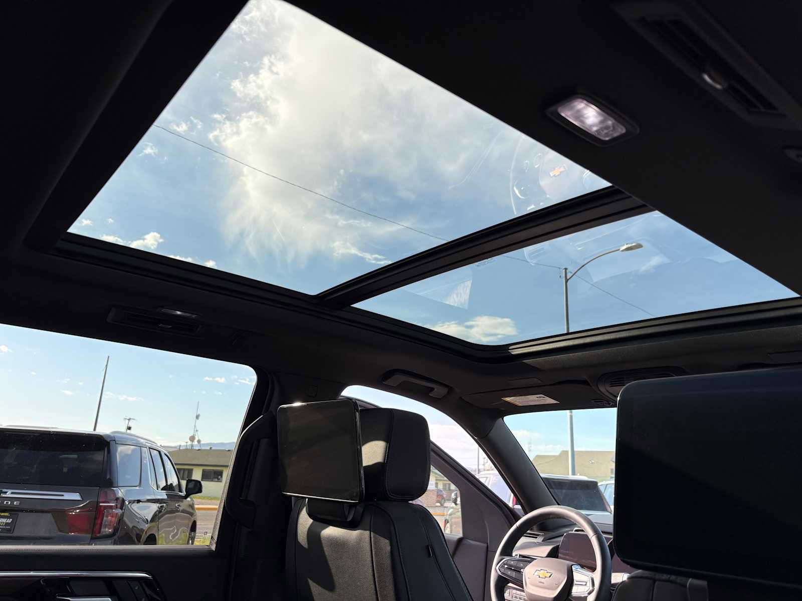 Used 2025 Chevrolet Suburban High Country AWD/4WD image 36