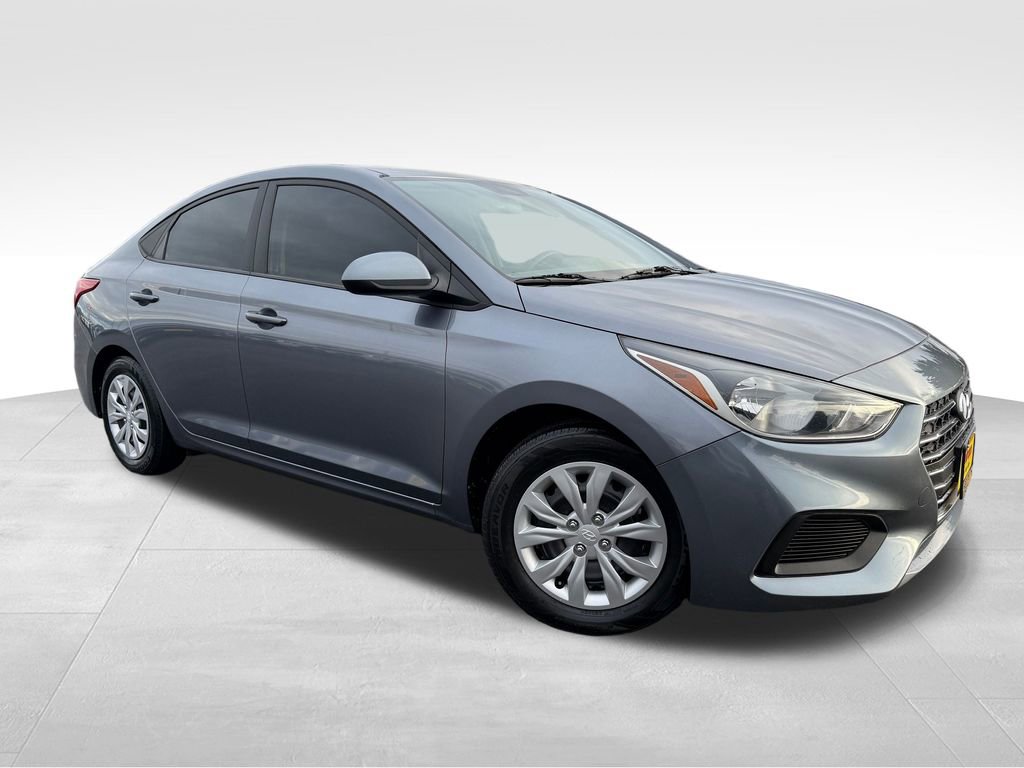 Used 2020 Hyundai Accent SE image 1