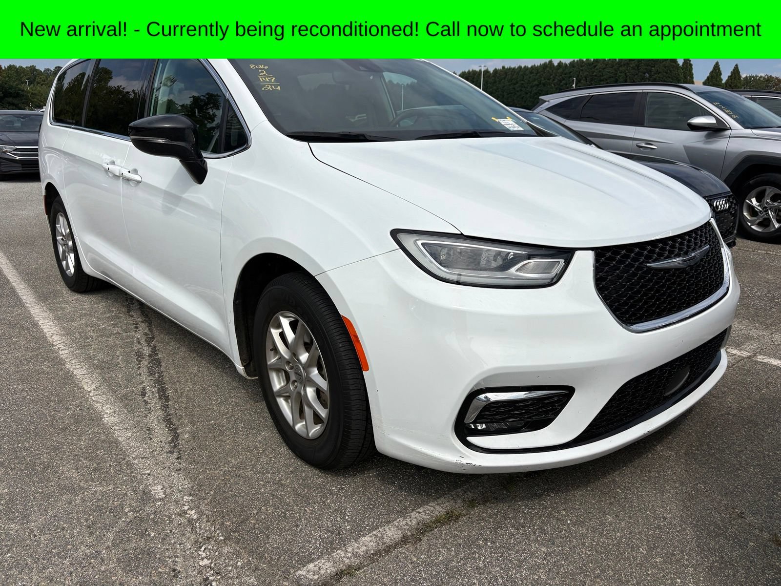 Used 2024 Chrysler Pacifica Touring-L FWD video 1