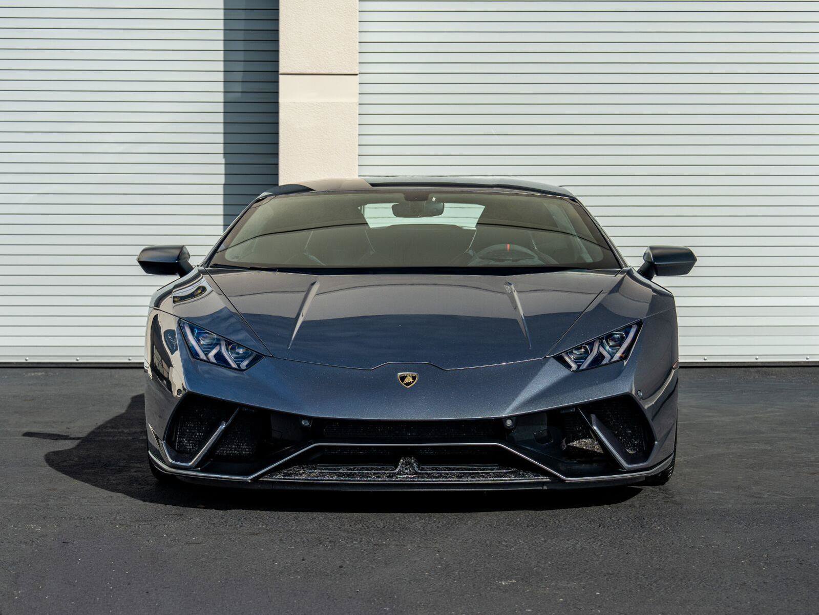 Used 2018 Lamborghini Huracan Performante AWD/4WD image 2
