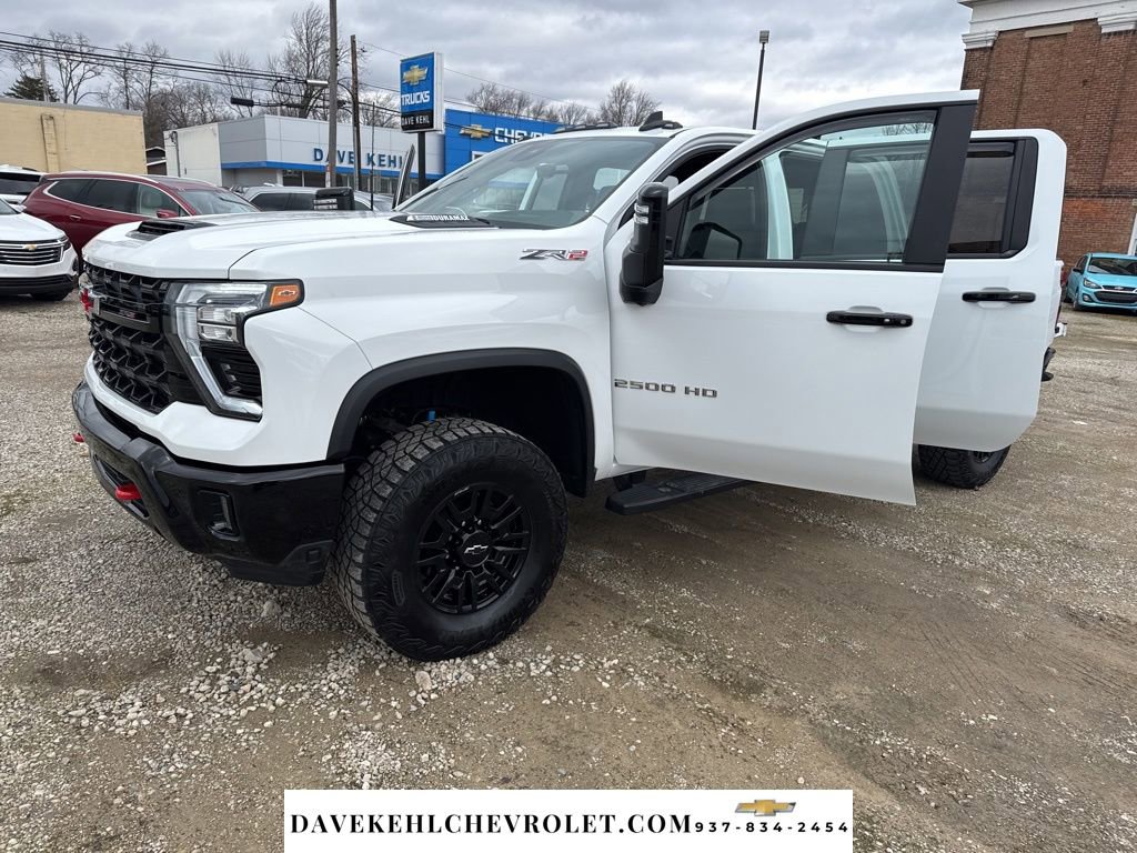Used 2024 Chevrolet Silverado 2500 ZR2 w/ Technology Package image 28