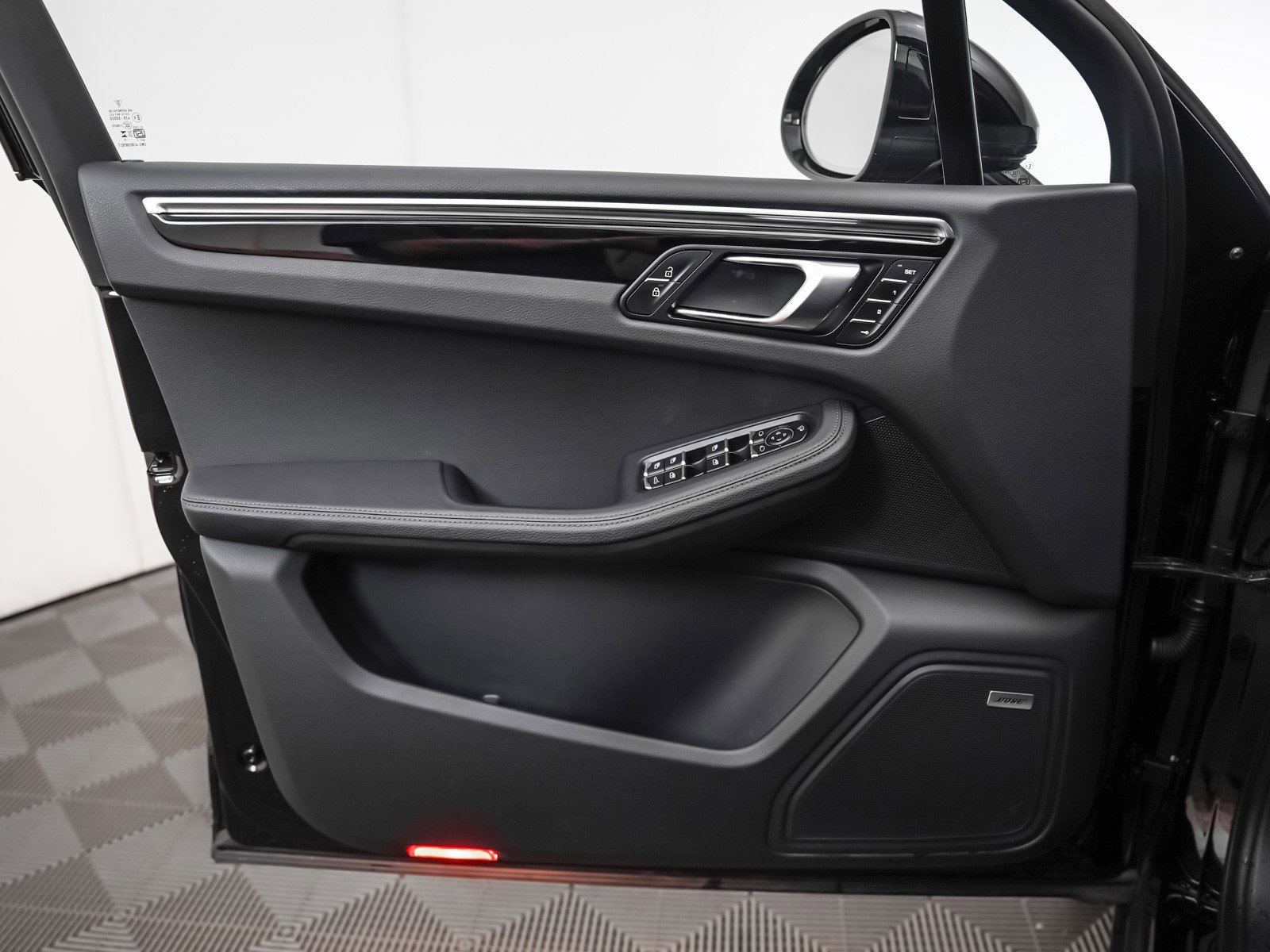 Used 2025 Porsche Macan S image 25