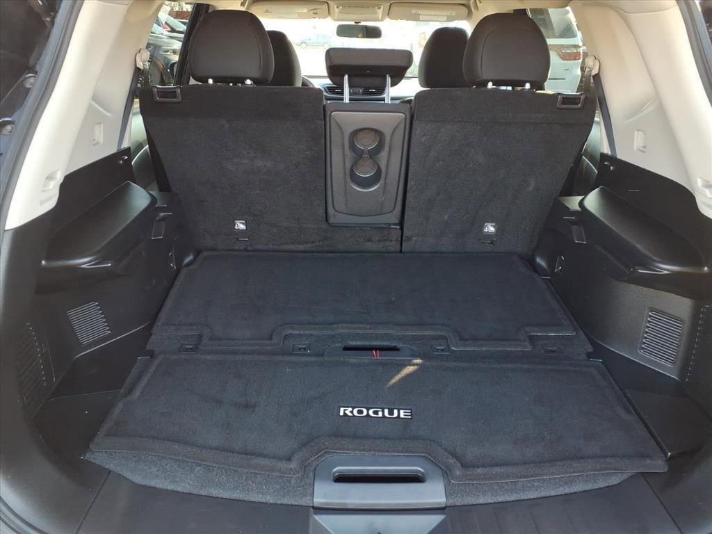 Used 2017 Nissan Rogue SV AWD/4WD image 8