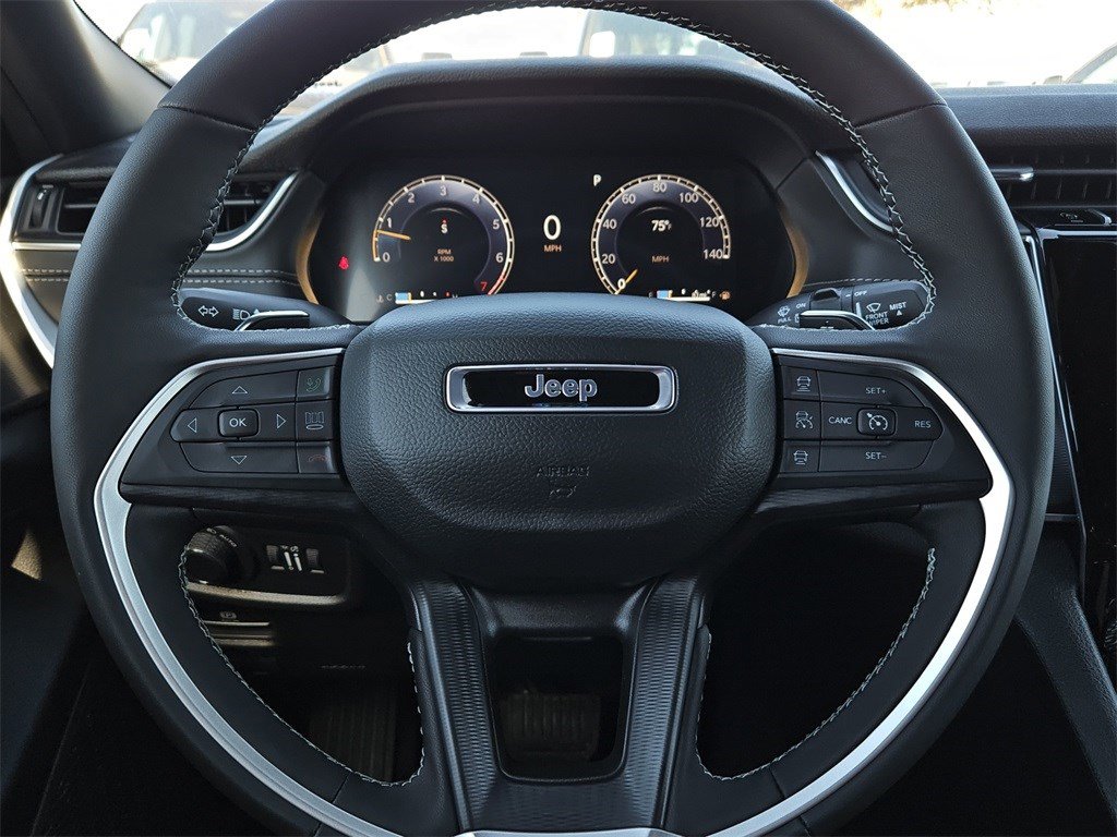 New 2025 Jeep Grand Cherokee L Laredo w/ Luxury Tech Group I image 30