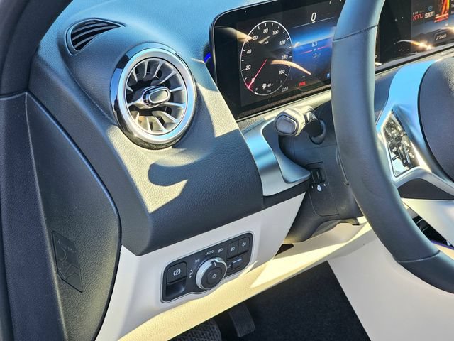 New 2026 Mercedes-Benz GLB 250 4MATIC image 15