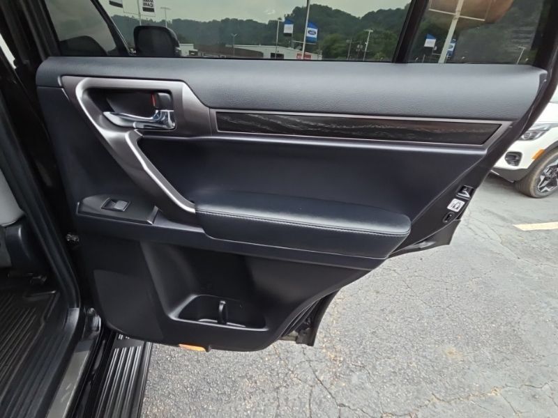 Used 2023 Lexus GX 460 w/ Black Line Special Edition AWD/4WD image 17