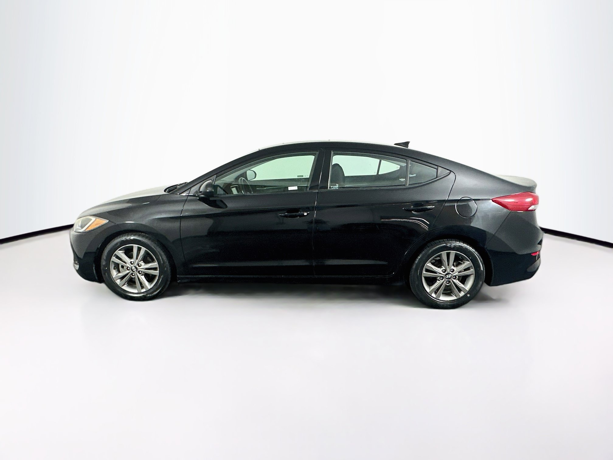 Used 2018 Hyundai Elantra Value Edition FWD image 4