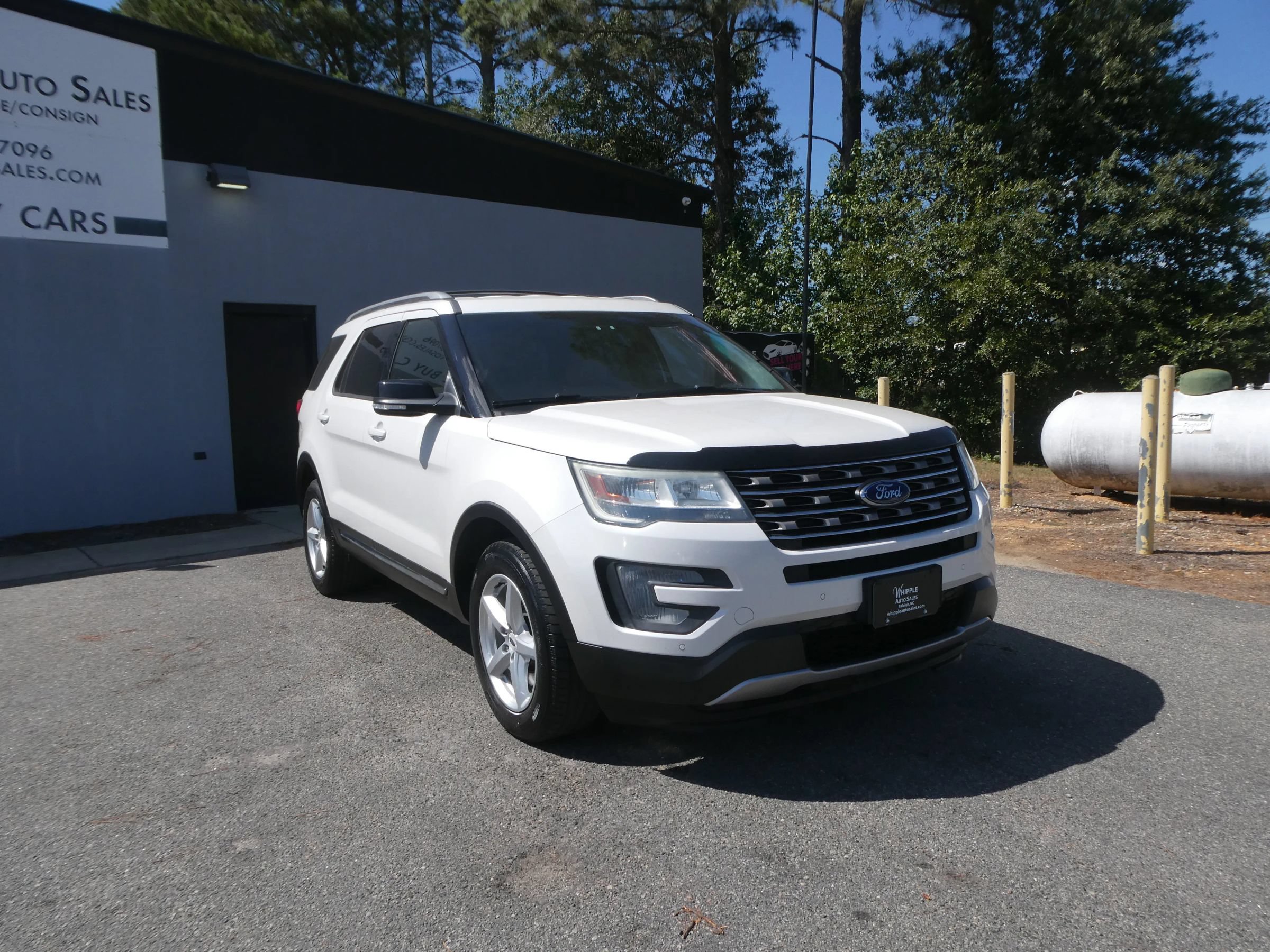 Used 2016 Ford Explorer XLT w/ Equipment Group 202A AWD/4WD image 3