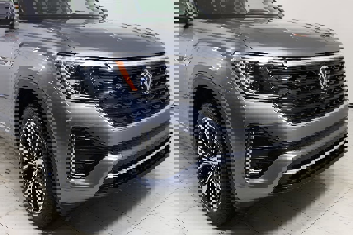 Used 2024 Volkswagen Atlas SEL Premium R-Line image 36