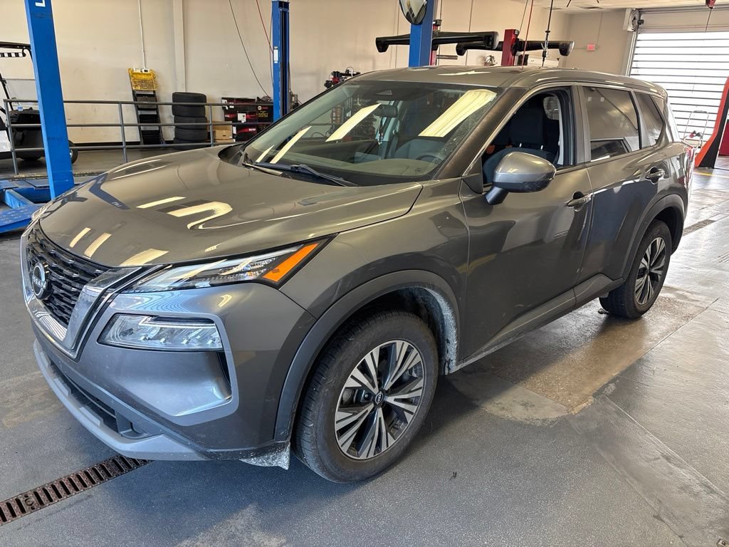 Used 2022 Nissan Rogue SV AWD/4WD image 2