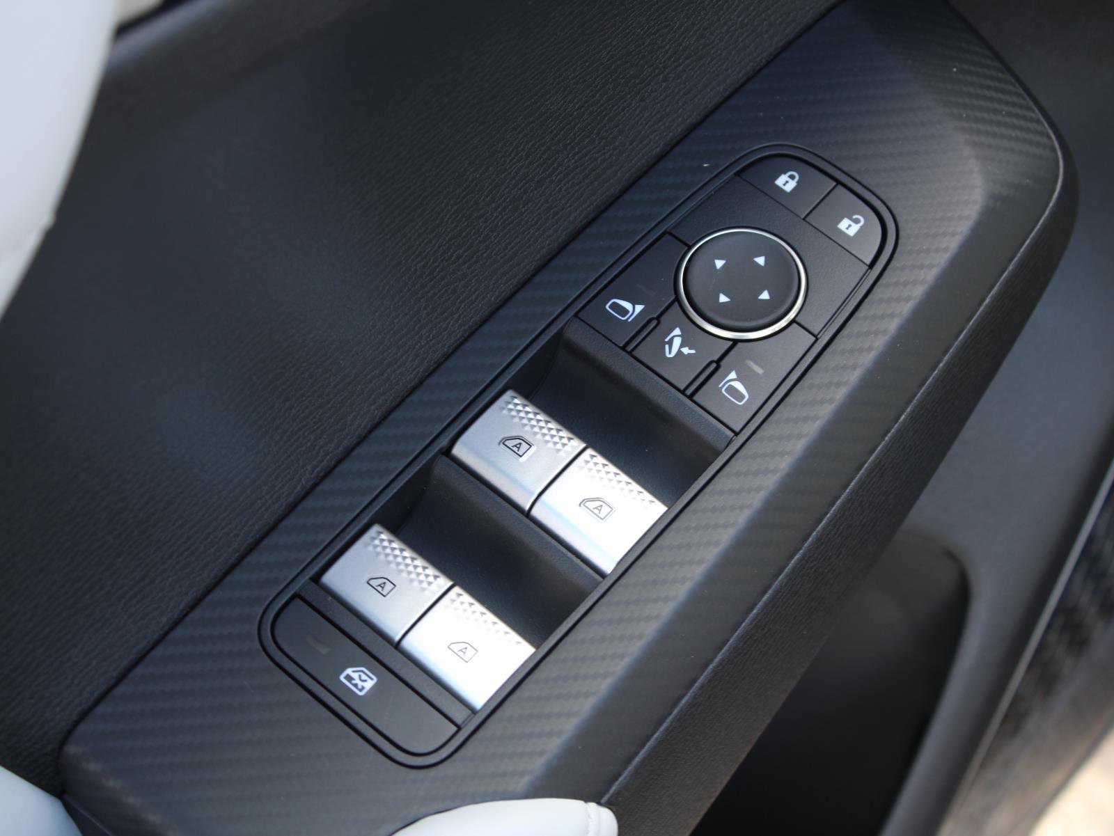 New 2025 Mitsubishi Outlander SE image 14