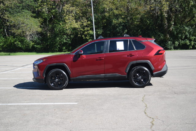 Used 2020 Toyota RAV4 XLE w/ Convenience Package FWD image 23