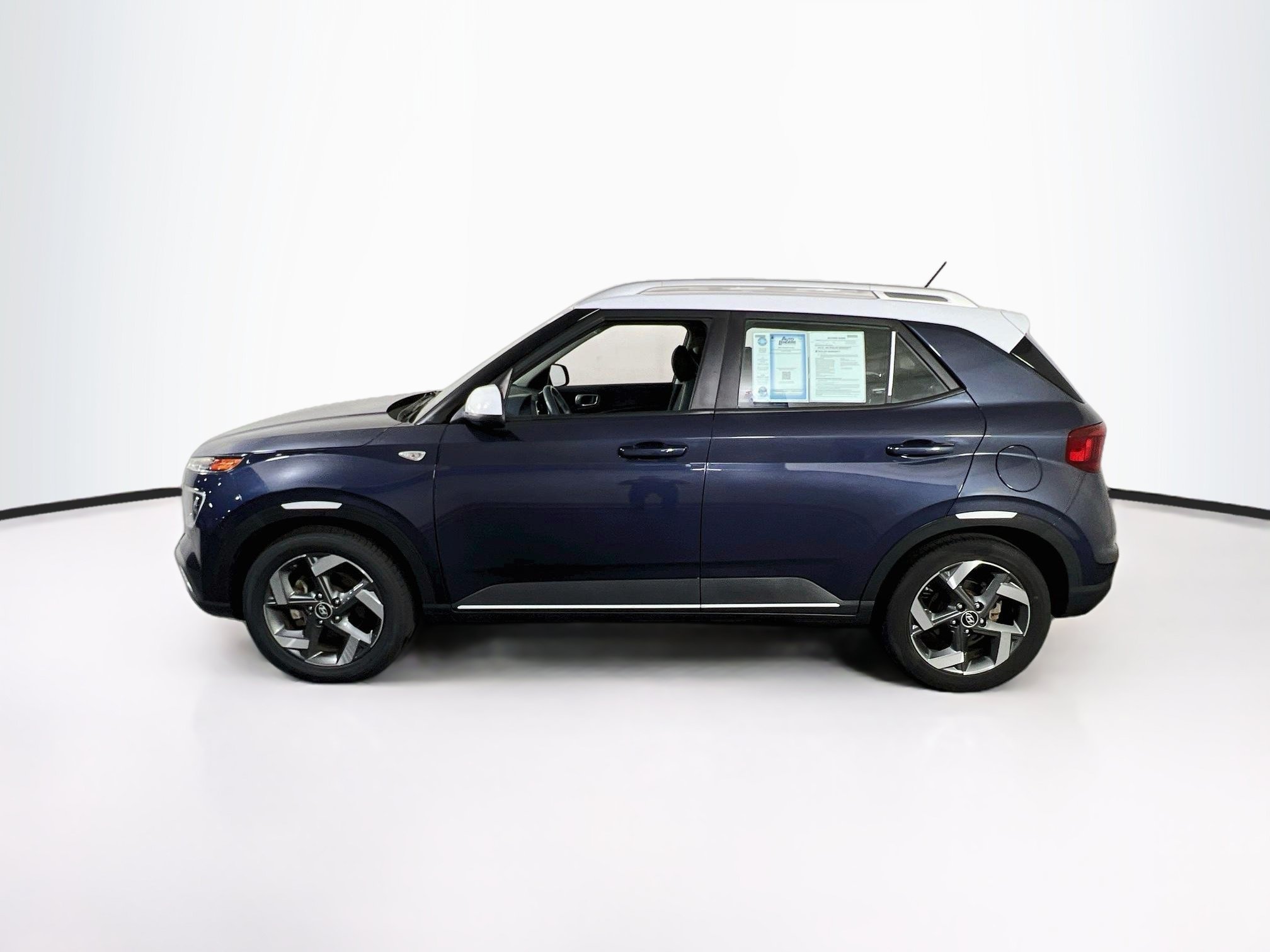 Used 2023 Hyundai Venue Limited w/ Cargo Package FWD image 8