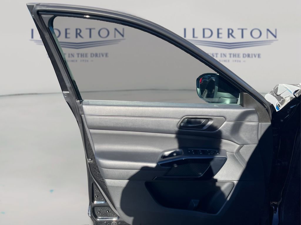 Used 2024 Nissan Pathfinder SV image 18