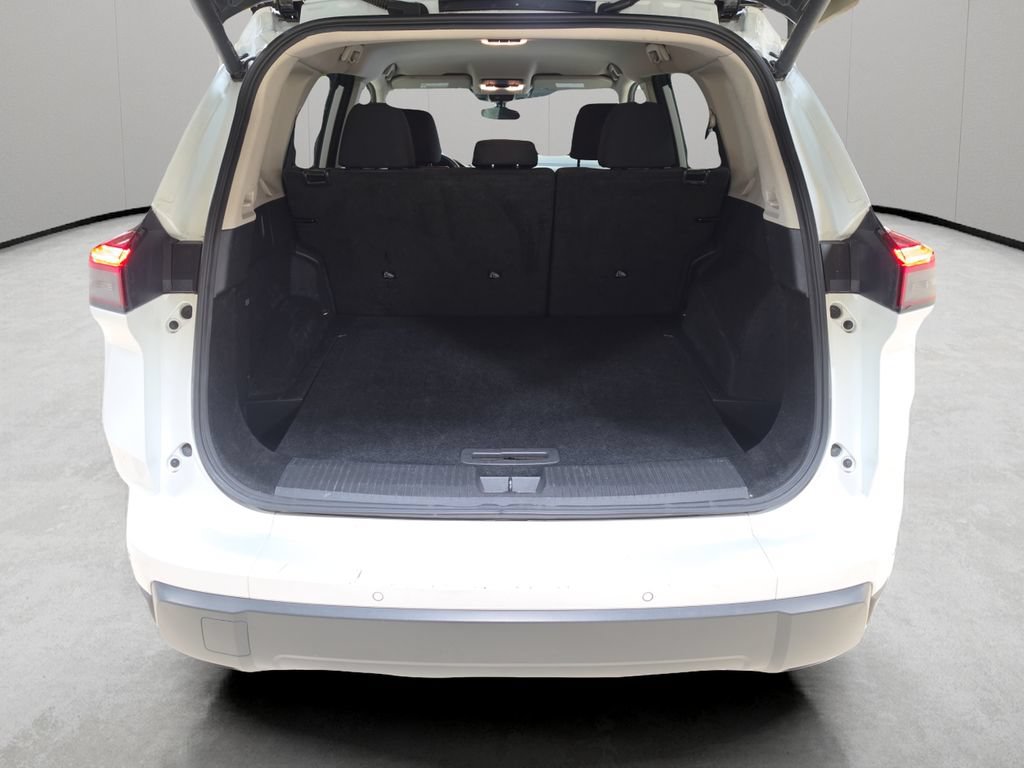 Used 2025 Nissan Rogue SV AWD/4WD image 11