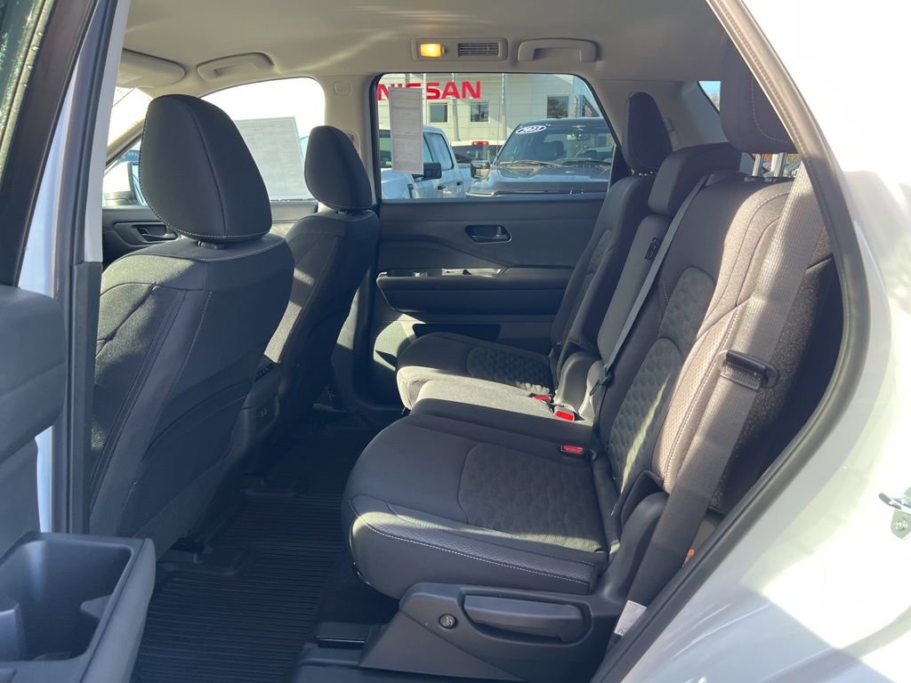 New 2025 Nissan Pathfinder SV image 15