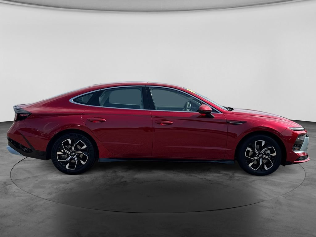 Used 2025 Hyundai Sonata SEL FWD image 9