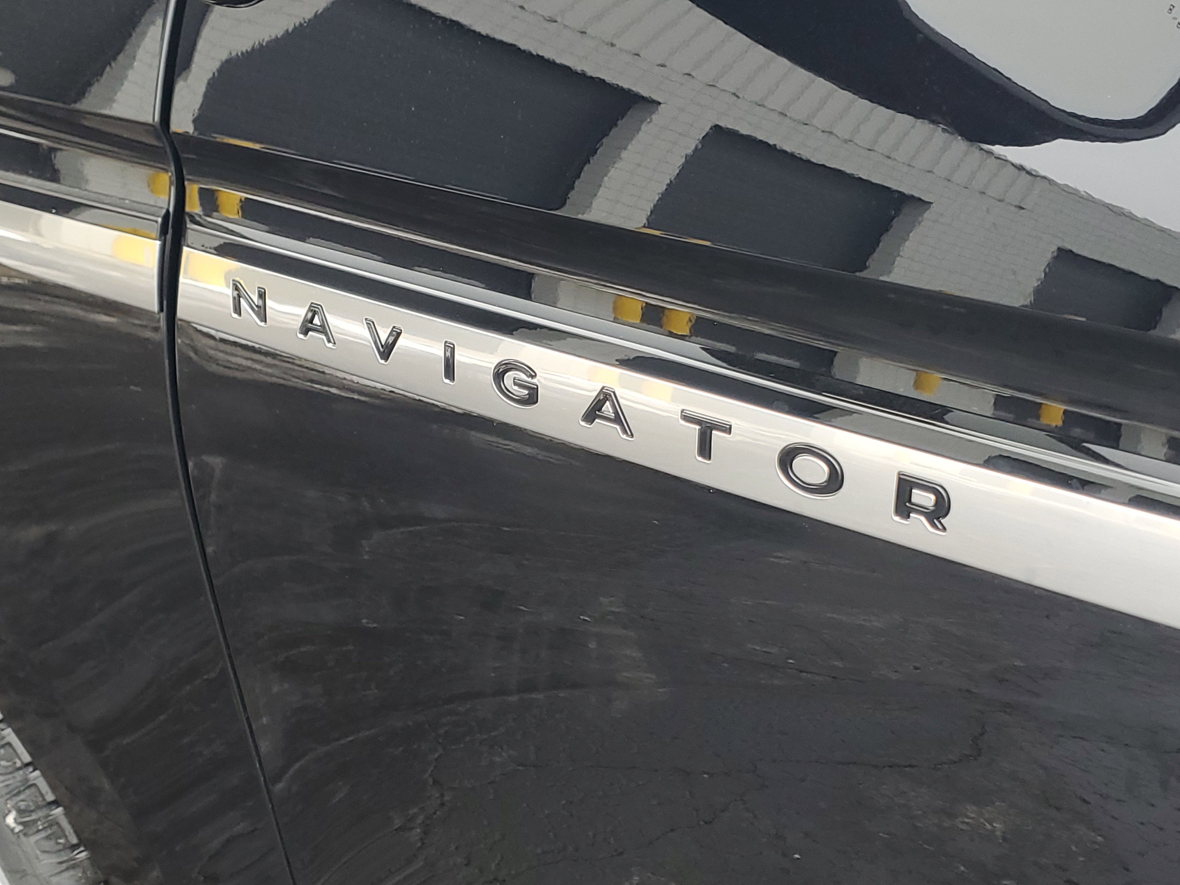 New 2025 Lincoln Navigator Reserve image 7