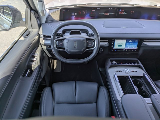 New 2025 Lincoln Navigator Reserve image 18