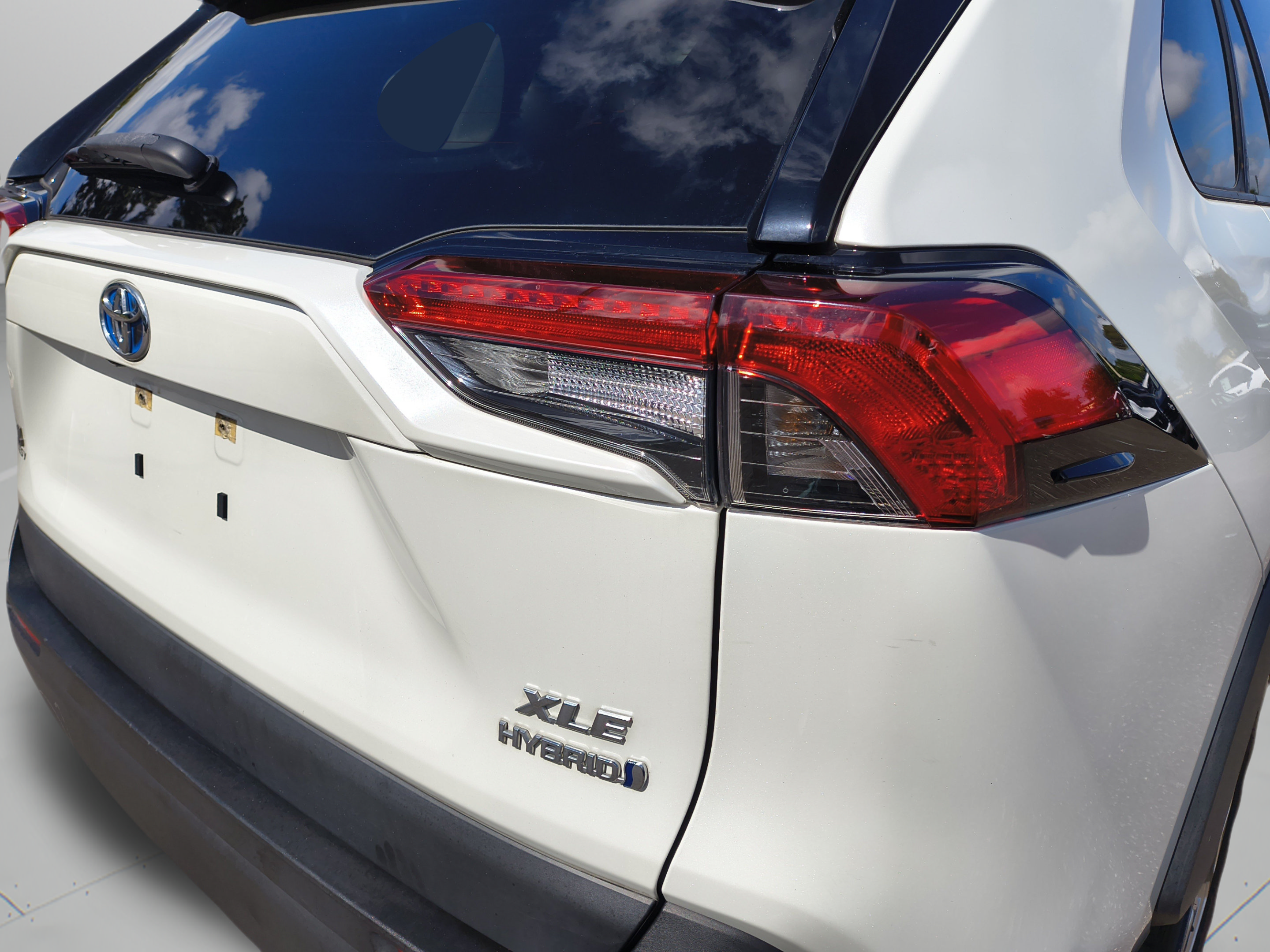 Used 2021 Toyota RAV4 XLE Premium AWD/4WD image 34