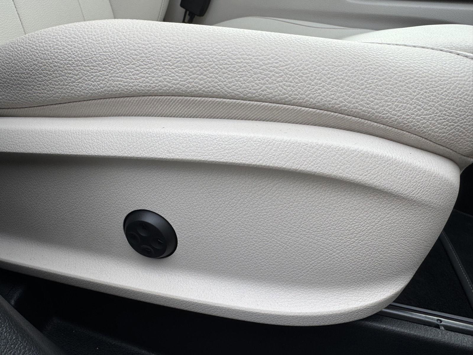 Certified 2025 Mercedes-Benz GLA 250 image 32