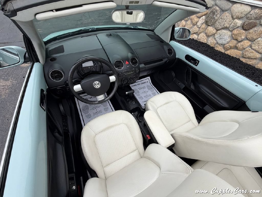 Used 2010 Volkswagen Beetle Final Edition FWD image 26