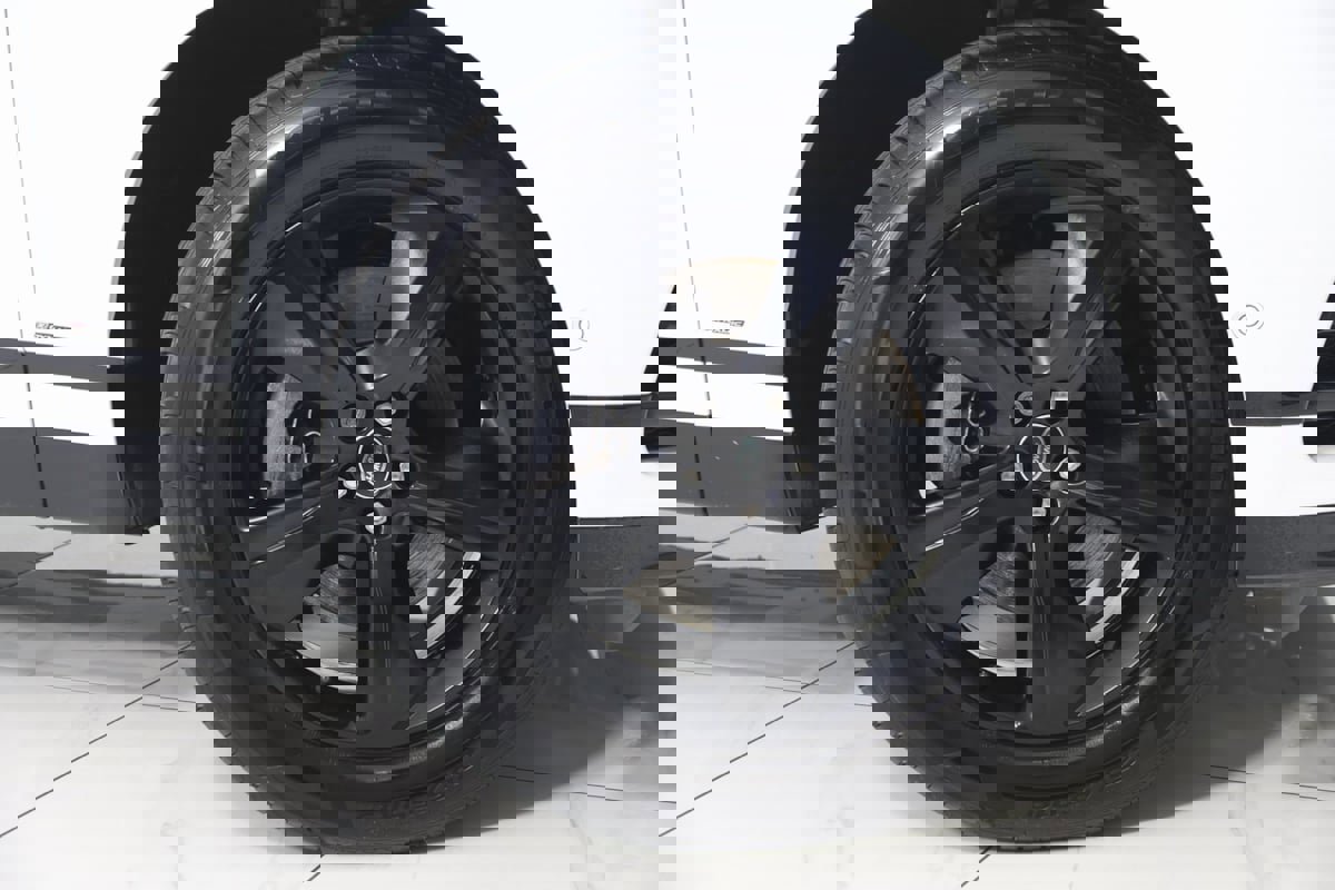 Used 2021 Land Rover Range Rover Velar R-Dynamic S image 15