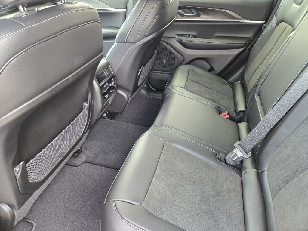 New 2027 Jeep Grand Cherokee Altitude AWD/4WD image 10