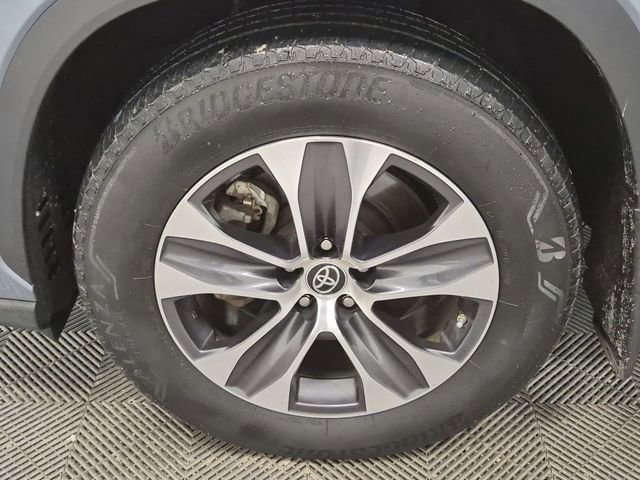 Used 2022 Toyota Highlander XLE image 28