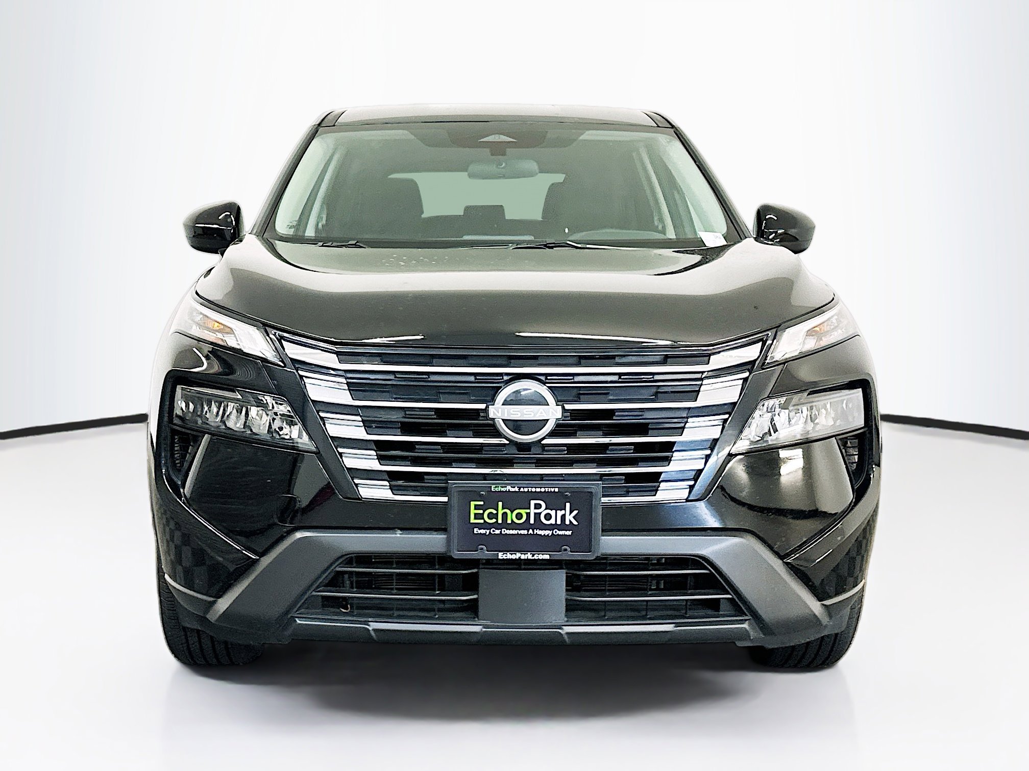 Used 2025 Nissan Rogue SV image 2