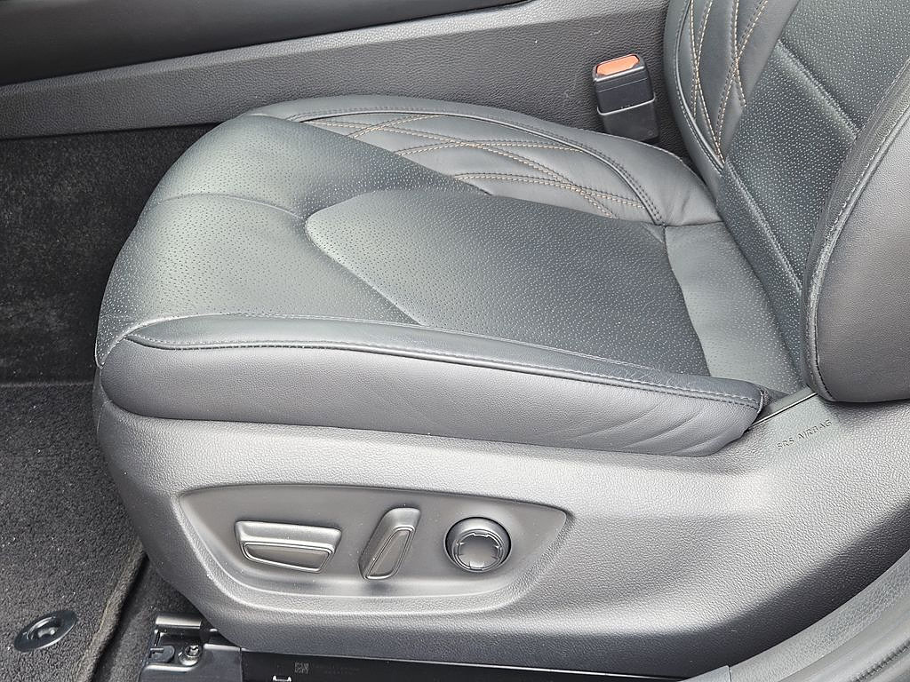 Used 2022 Toyota Avalon Limited FWD image 20