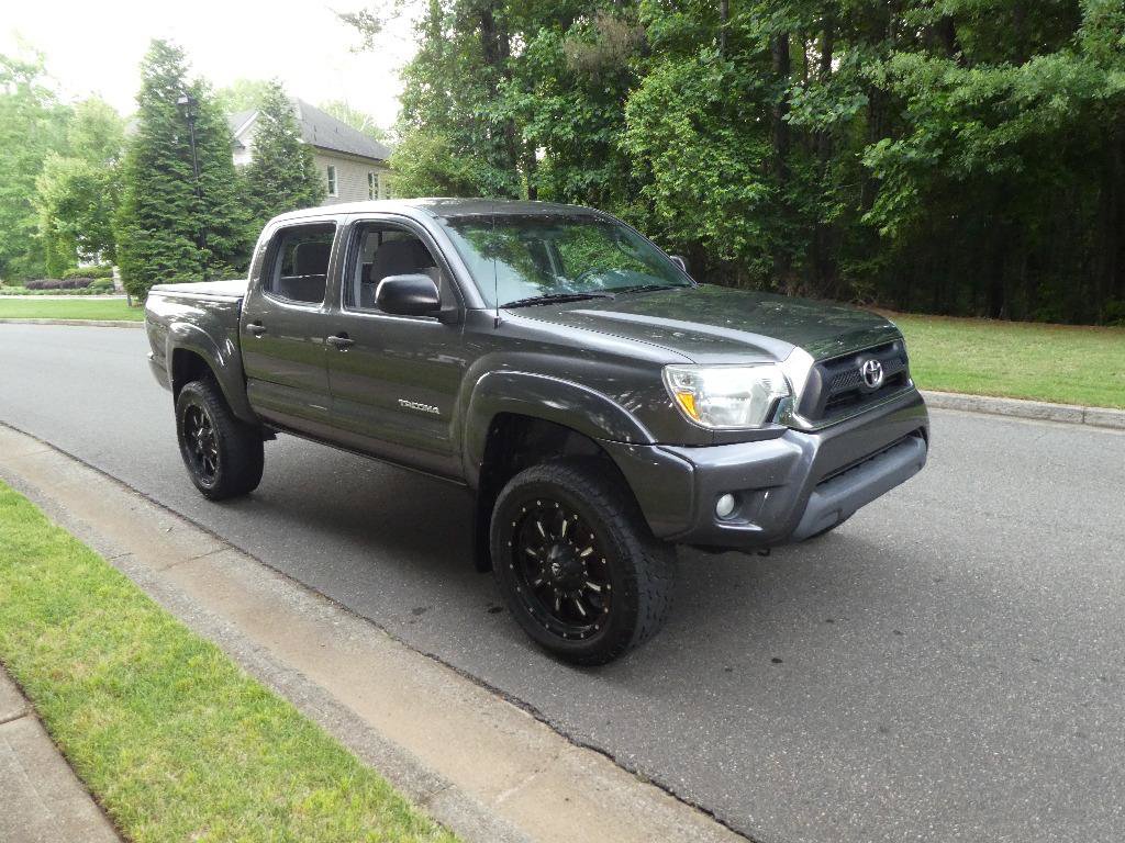 Used 2015 Toyota Tacoma 4x4 Double Cab w/ SR5 Package image 25