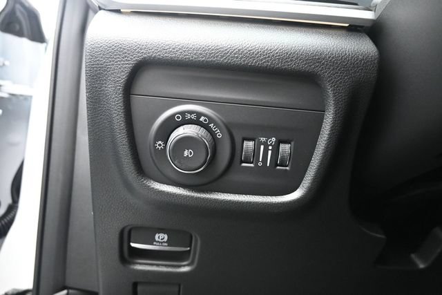 New 2026 Jeep Grand Cherokee L Limited w/ Limited Altitude Package AWD/4WD image 18