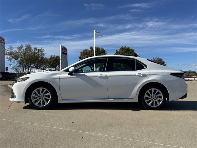 Used 2023 Toyota Camry LE image 2